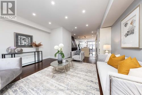 27 Mcgurran Lane, Richmond Hill (Doncrest), ON - Indoor Photo Showing Living Room