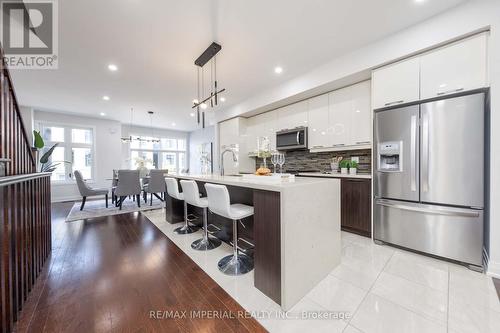 27 Mcgurran Lane, Richmond Hill (Doncrest), ON - Indoor Photo Showing Kitchen With Upgraded Kitchen