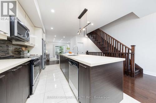 27 Mcgurran Lane, Richmond Hill (Doncrest), ON - Indoor Photo Showing Kitchen With Upgraded Kitchen