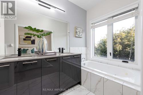 27 Mcgurran Lane, Richmond Hill (Doncrest), ON - Indoor Photo Showing Bathroom