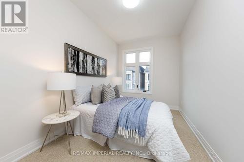 27 Mcgurran Lane, Richmond Hill (Doncrest), ON - Indoor Photo Showing Bedroom