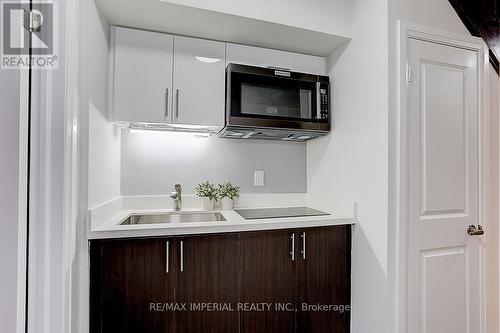 27 Mcgurran Lane, Richmond Hill, ON - Indoor Photo Showing Kitchen