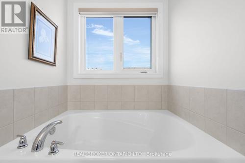 14 Jones Street, New Tecumseth, ON - Indoor Photo Showing Bathroom