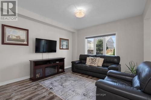 14 Jones Street, New Tecumseth, ON - Indoor Photo Showing Living Room