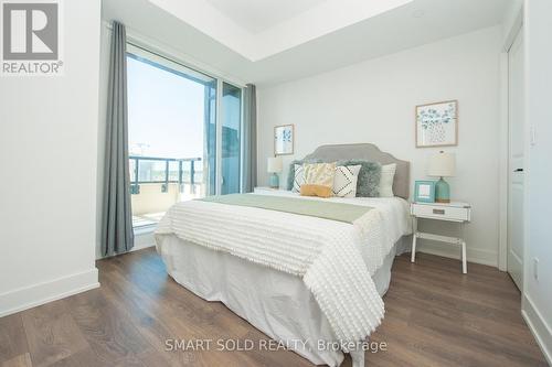 1126 - 2485 Taunton Road, Oakville, ON - Indoor Photo Showing Bedroom