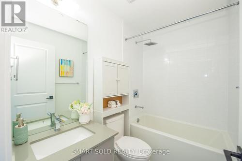 1126 - 2485 Taunton Road, Oakville, ON - Indoor Photo Showing Bathroom