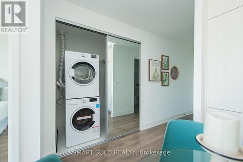 1126 - 2485 Taunton Road, Oakville, ON - Indoor Photo Showing Laundry Room