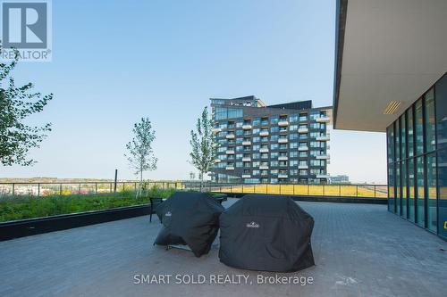 1126 - 2485 Taunton Road, Oakville, ON - Outdoor