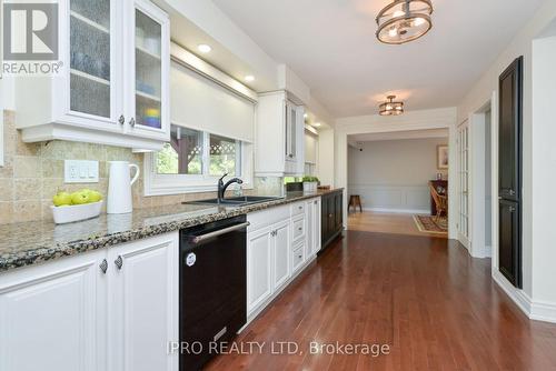 1643 Sumach Road, Caledon (Caledon Village), ON - Indoor Photo Showing Kitchen With Upgraded Kitchen