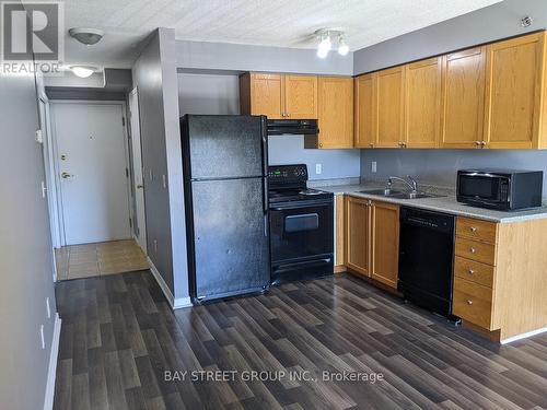 429 - 684 Warden Avenue, Toronto, ON - Indoor Photo Showing Kitchen With Double Sink