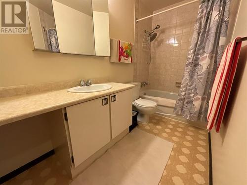 185 Chamberlain Crescent Unit# 301, Tumbler Ridge, BC - Indoor Photo Showing Bathroom