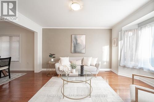 145 Dougherty Crescent, Whitchurch-Stouffville, ON - Indoor Photo Showing Living Room