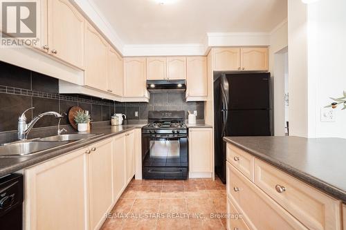 145 Dougherty Crescent, Whitchurch-Stouffville, ON - Indoor Photo Showing Kitchen With Double Sink