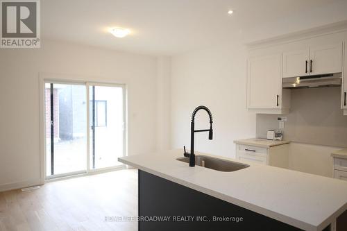 54 Harvest Crescent, Barrie, ON - Indoor Photo Showing Kitchen