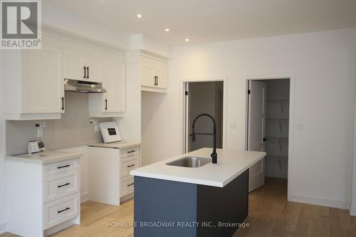 54 Harvest Crescent, Barrie, ON - Indoor Photo Showing Kitchen