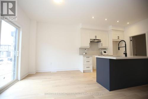 54 Harvest Crescent, Barrie, ON - Indoor Photo Showing Kitchen