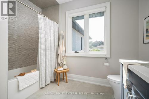 18 Wendell Avenue, Toronto, ON - Indoor Photo Showing Bathroom