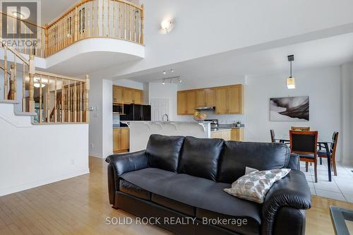 2011 Calico Crescent, Ottawa, ON - Indoor Photo Showing Living Room