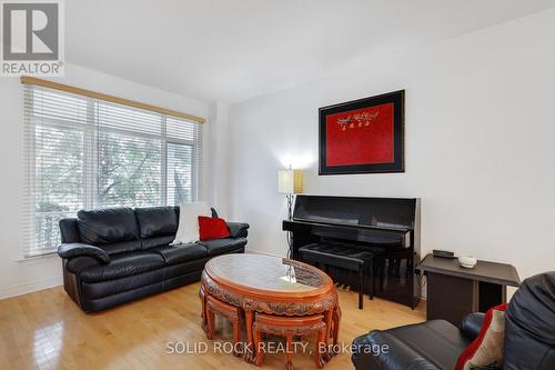 2011 Calico Crescent, Ottawa, ON - Indoor Photo Showing Living Room