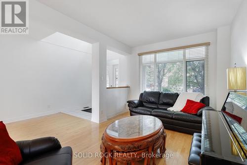 2011 Calico Crescent, Ottawa, ON - Indoor Photo Showing Living Room