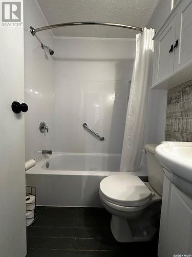 356 2Nd Avenue W, Melville, SK - Indoor Photo Showing Bathroom