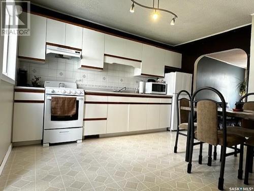 356 2Nd Avenue W, Melville, SK - Indoor Photo Showing Kitchen