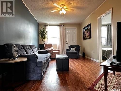 356 2Nd Avenue W, Melville, SK - Indoor Photo Showing Living Room