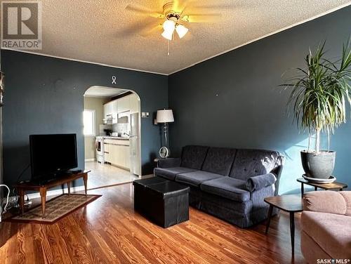 356 2Nd Avenue W, Melville, SK - Indoor Photo Showing Living Room