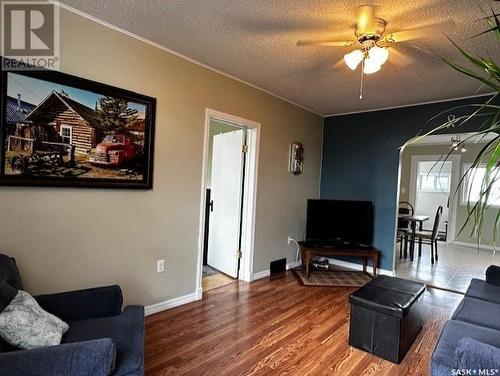 356 2Nd Avenue W, Melville, SK - Indoor Photo Showing Living Room