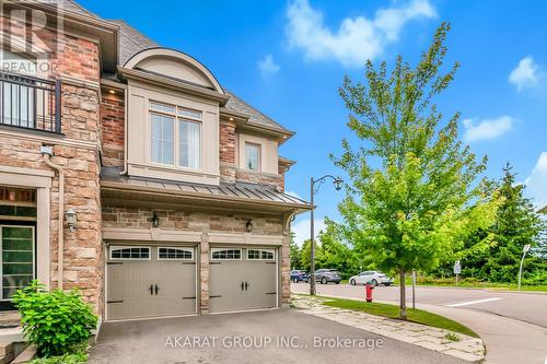 2486 Village Common Drive, Oakville (Palermo West), ON - Outdoor