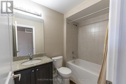 8 Gosling Street, Brampton, ON - Indoor Photo Showing Bathroom