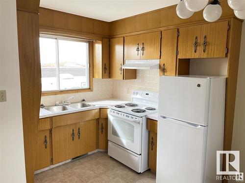 9811 99 St, Westlock, AB - Indoor Photo Showing Kitchen With Double Sink