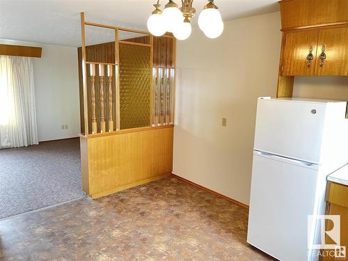 9811 99 St, Westlock, AB - Indoor Photo Showing Kitchen