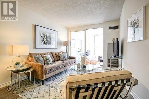 2008 - 1055 Bay Street, Toronto, ON - Indoor Photo Showing Living Room