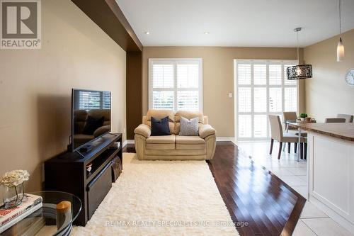 4802 Bluefeather Line, Mississauga (Hurontario), ON - Indoor Photo Showing Living Room