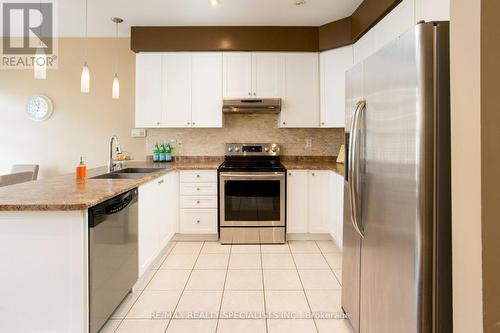 4802 Bluefeather Line, Mississauga, ON - Indoor Photo Showing Kitchen