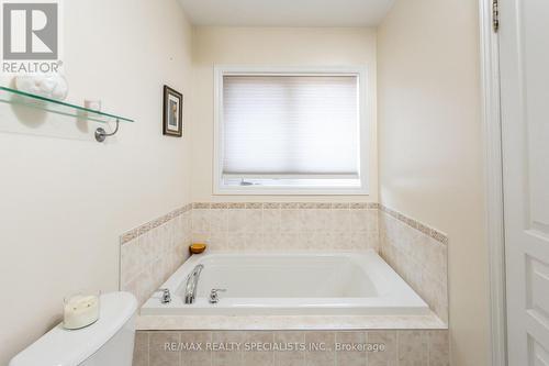 4802 Bluefeather Line, Mississauga, ON - Indoor Photo Showing Bathroom