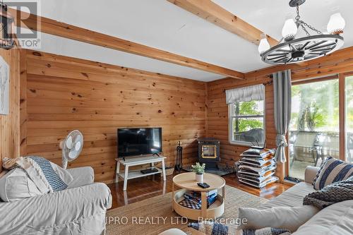 4 - 1125 Carlo Enterprise Road, Muskoka Lakes, ON - Indoor Photo Showing Living Room