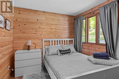 4 - 1125 Carlo Enterprise Road, Muskoka Lakes, ON - Indoor Photo Showing Bedroom