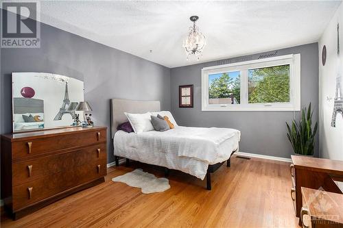 64 Beechmont Crescent, Ottawa, ON - Indoor Photo Showing Bedroom