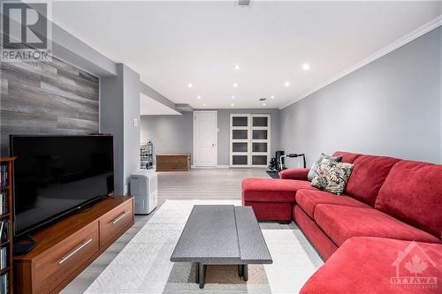 64 Beechmont Crescent, Ottawa, ON - Indoor Photo Showing Living Room