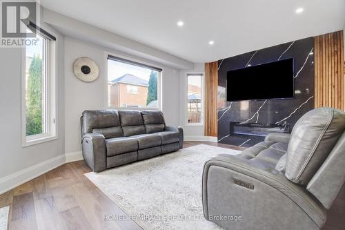 45 Williamson Drive, Brampton, ON - Indoor Photo Showing Living Room