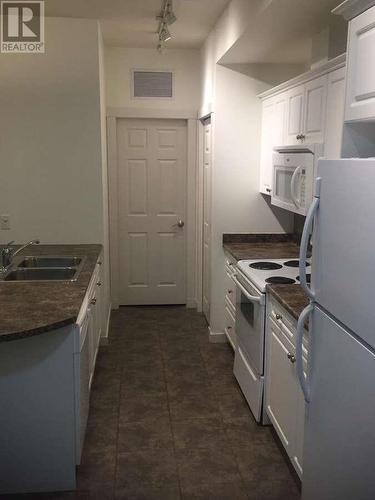 3550 Woodsdale Road Unit# 304, Lake Country, BC - Indoor Photo Showing Kitchen With Double Sink