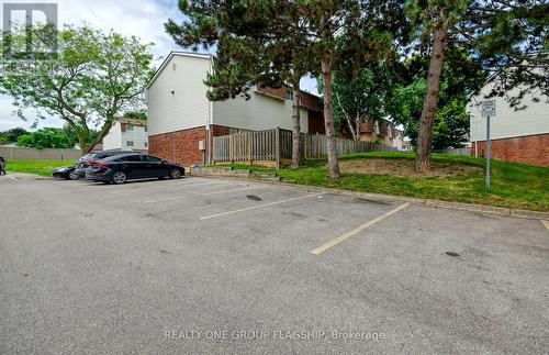 107 - 11 Harrisford Street, Hamilton (Red Hill), ON - Outdoor