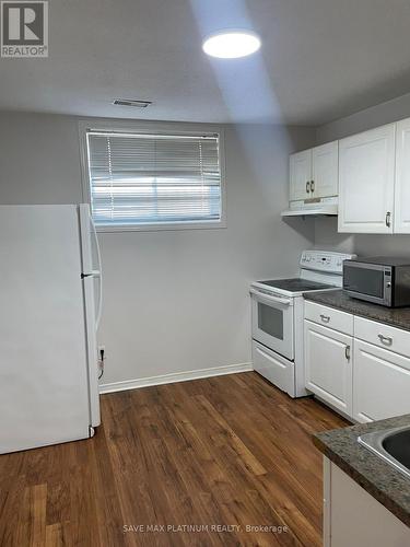 24 Limerick Lane, Brantford, ON - Indoor Photo Showing Kitchen