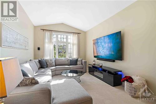 29 Wallsend Avenue, Ottawa, ON - Indoor Photo Showing Living Room