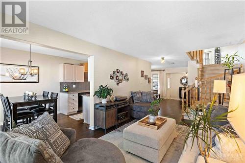 29 Wallsend Avenue, Ottawa, ON - Indoor Photo Showing Living Room