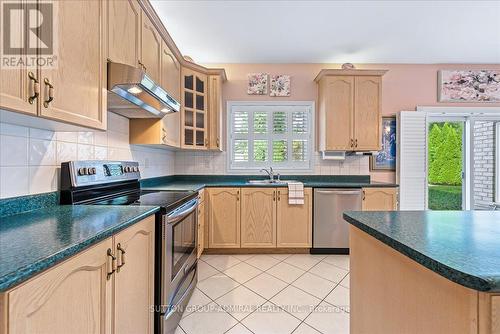 64 Adirondack Dr Drive, Vaughan, ON - Indoor Photo Showing Kitchen With Double Sink