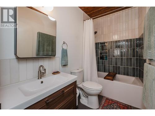 1559 Alward Street, Prince George, BC - Indoor Photo Showing Bathroom