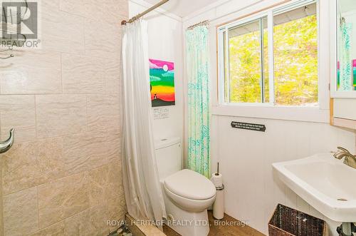 1020 Sunset Boulevard, Gravenhurst, ON - Indoor Photo Showing Bathroom